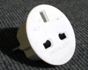 Adapterstecker Schuko auf britische Buchse  (SI-SOM1XGBR)